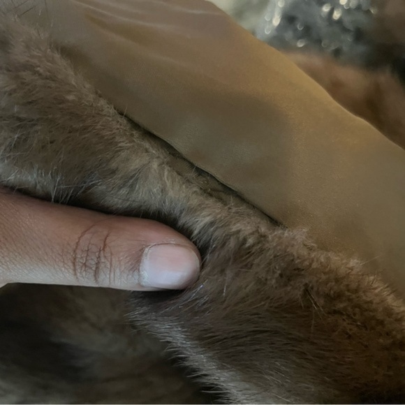 The bon Marche Fur salon belted mink coat. Classy, classi 1950s stylee fur coat! - Picture 12 of 13